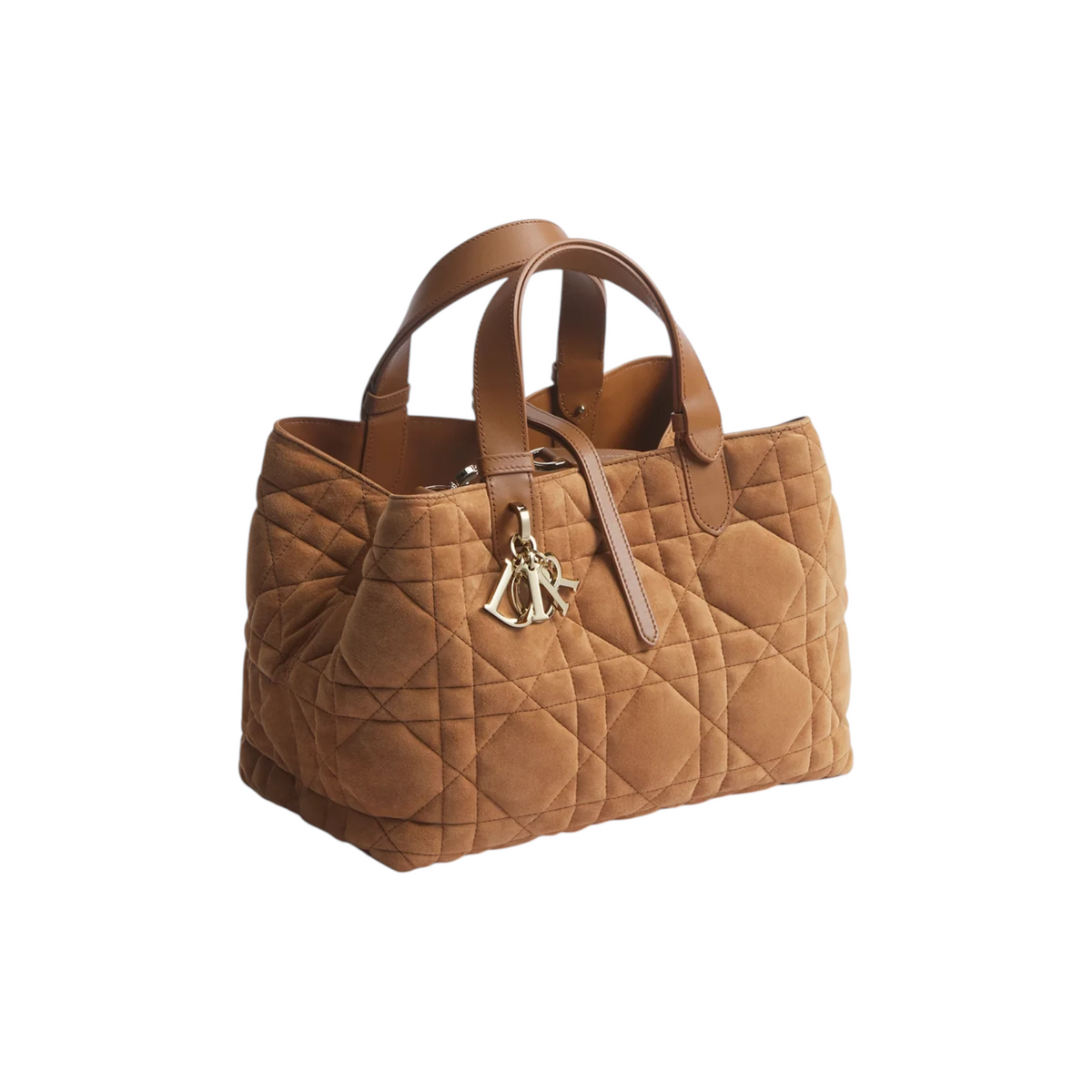 Via Manzoni Boutique 中号 Dior Toujours 手袋,采用金色麂皮山羊皮材质,饰有 Macrocannage 藤格纹缝线和金色 D.I.O.R. 吊饰。